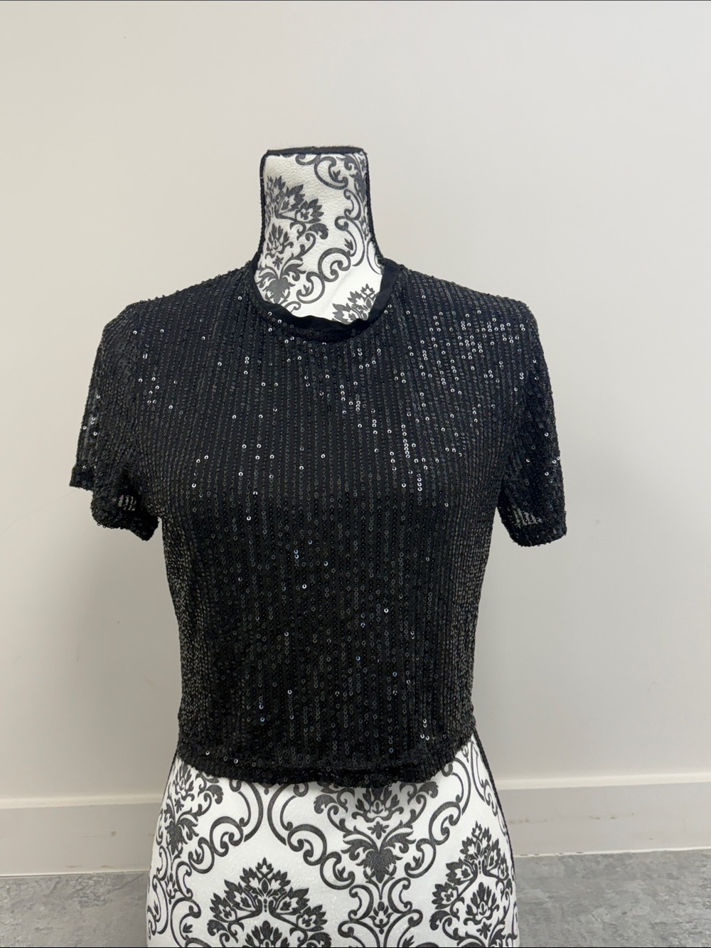 POL Black Sequin Short Sleeve‎ Top